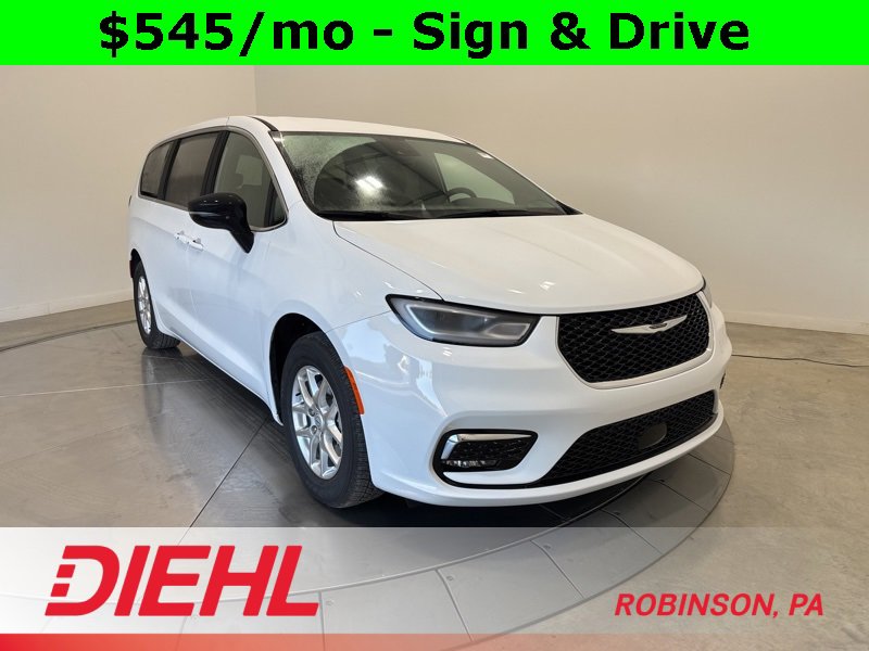 New 2026 Chrysler Pacifica Select