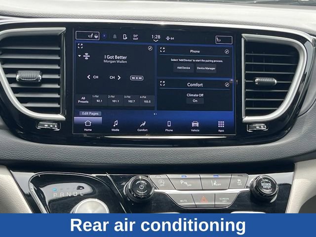 Used 2023 Chrysler Pacifica Touring-L FWD image 18