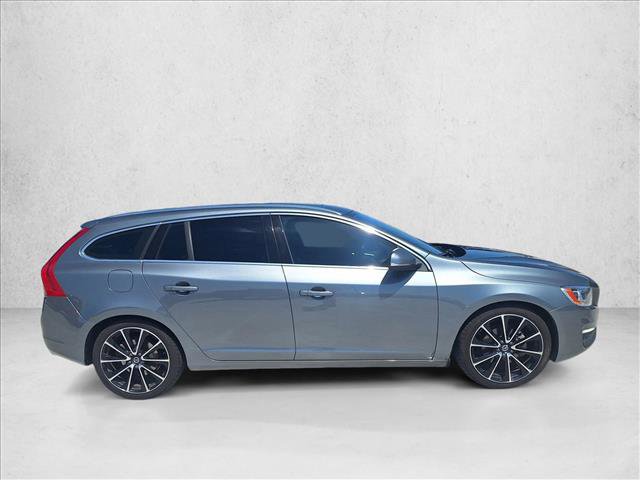 Used 2017 Volvo V60 T5 Premier w/ Convenience Package FWD image 4