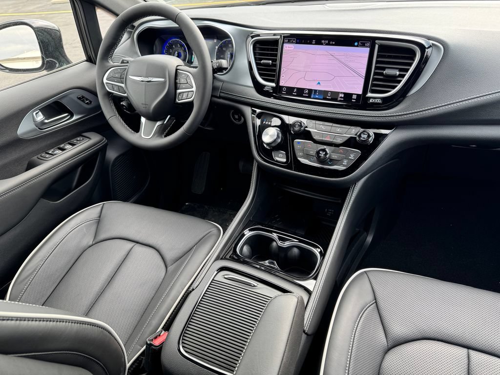 New 2026 Chrysler Pacifica Limited FWD image 11