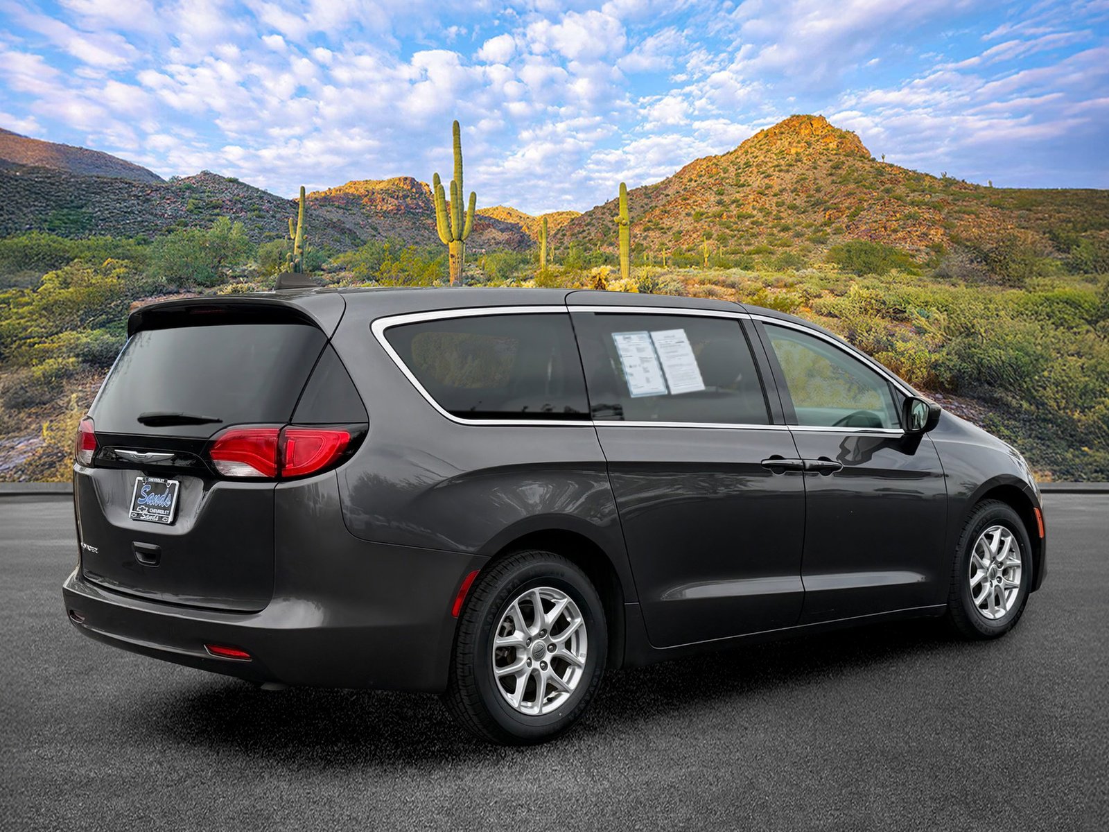 Used 2023 Chrysler Voyager LX FWD image 4