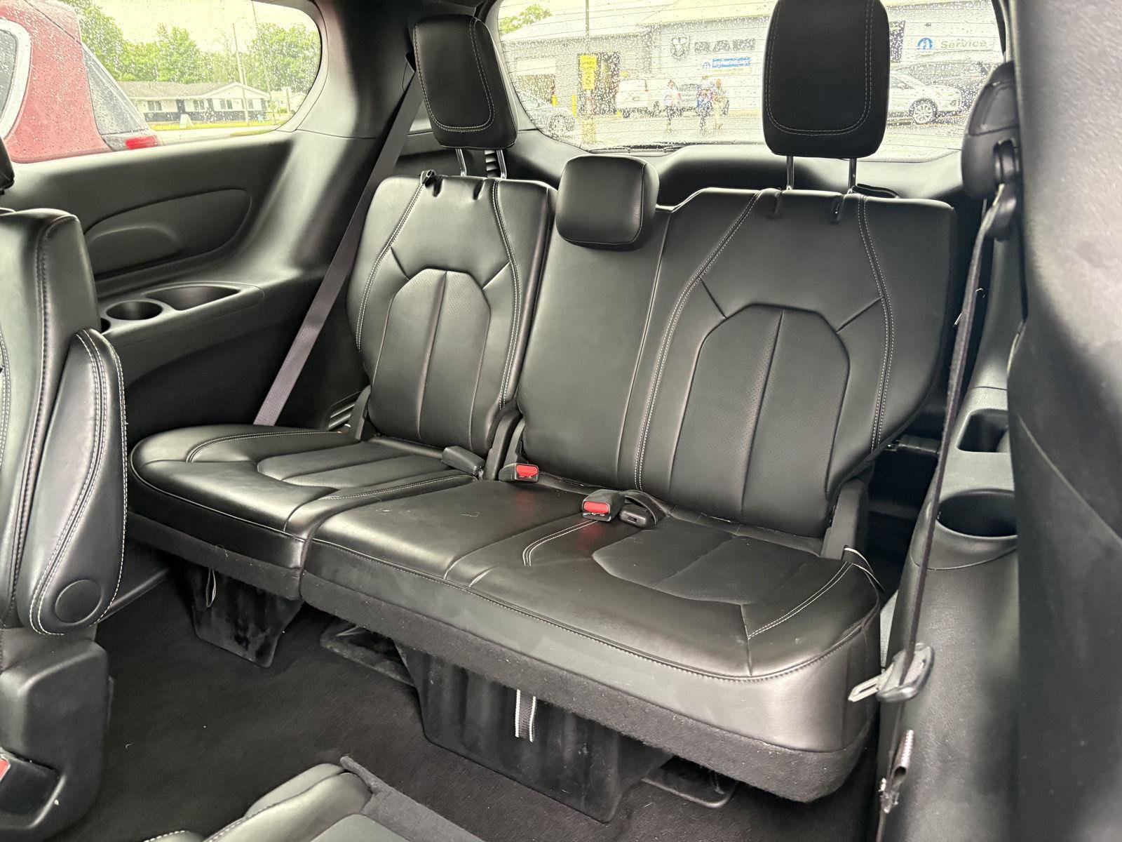 Used 2025 Chrysler Pacifica Select FWD image 17