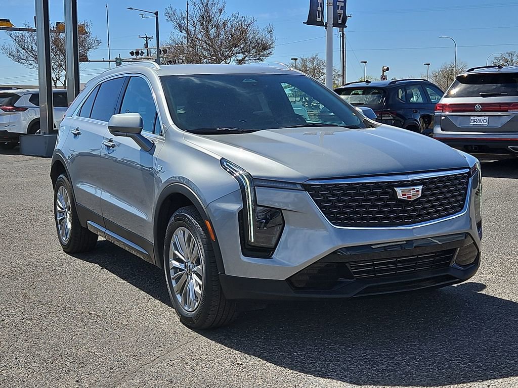 Used 2025 Cadillac XT4 Premium Luxury image 6