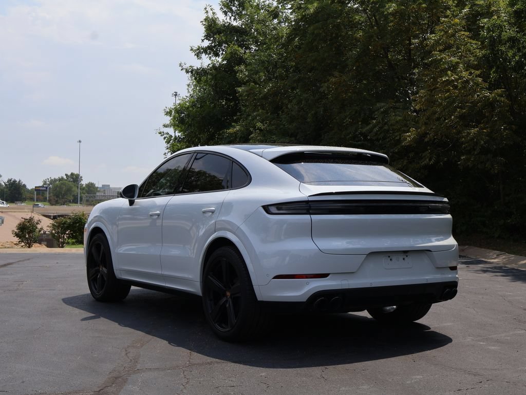 Used 2025 Porsche Cayenne Coupe AWD/4WD image 3