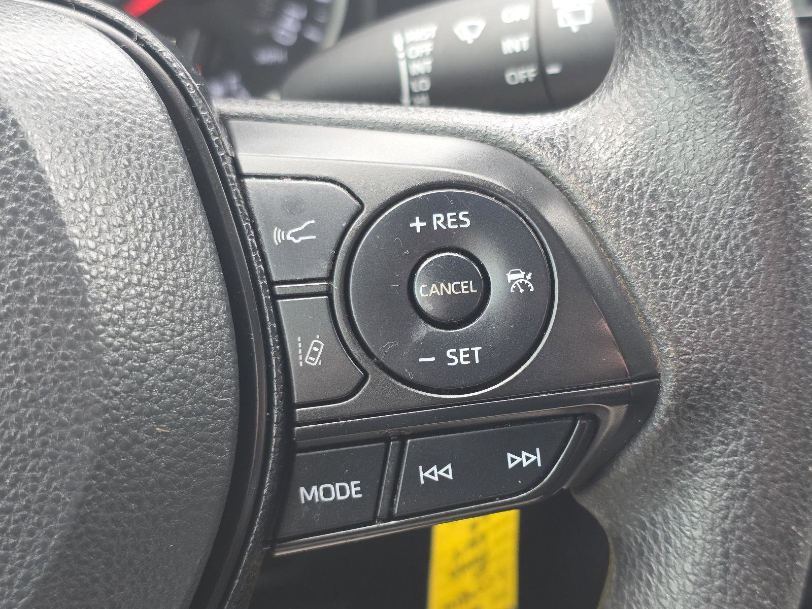 Used 2020 Toyota RAV4 LE AWD/4WD image 12