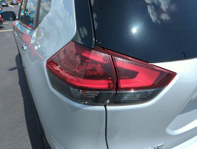 Certified 2020 Nissan Rogue SV AWD/4WD image 18