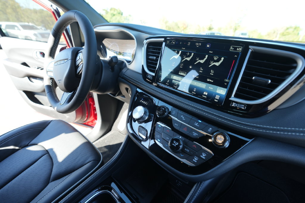 New 2027 Chrysler Pacifica Limited FWD image 37