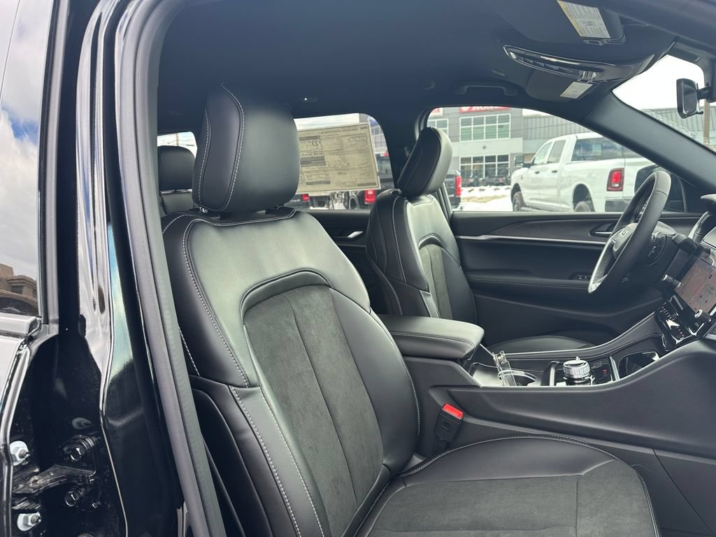 New 2026 Jeep Grand Cherokee Altitude AWD/4WD image 22