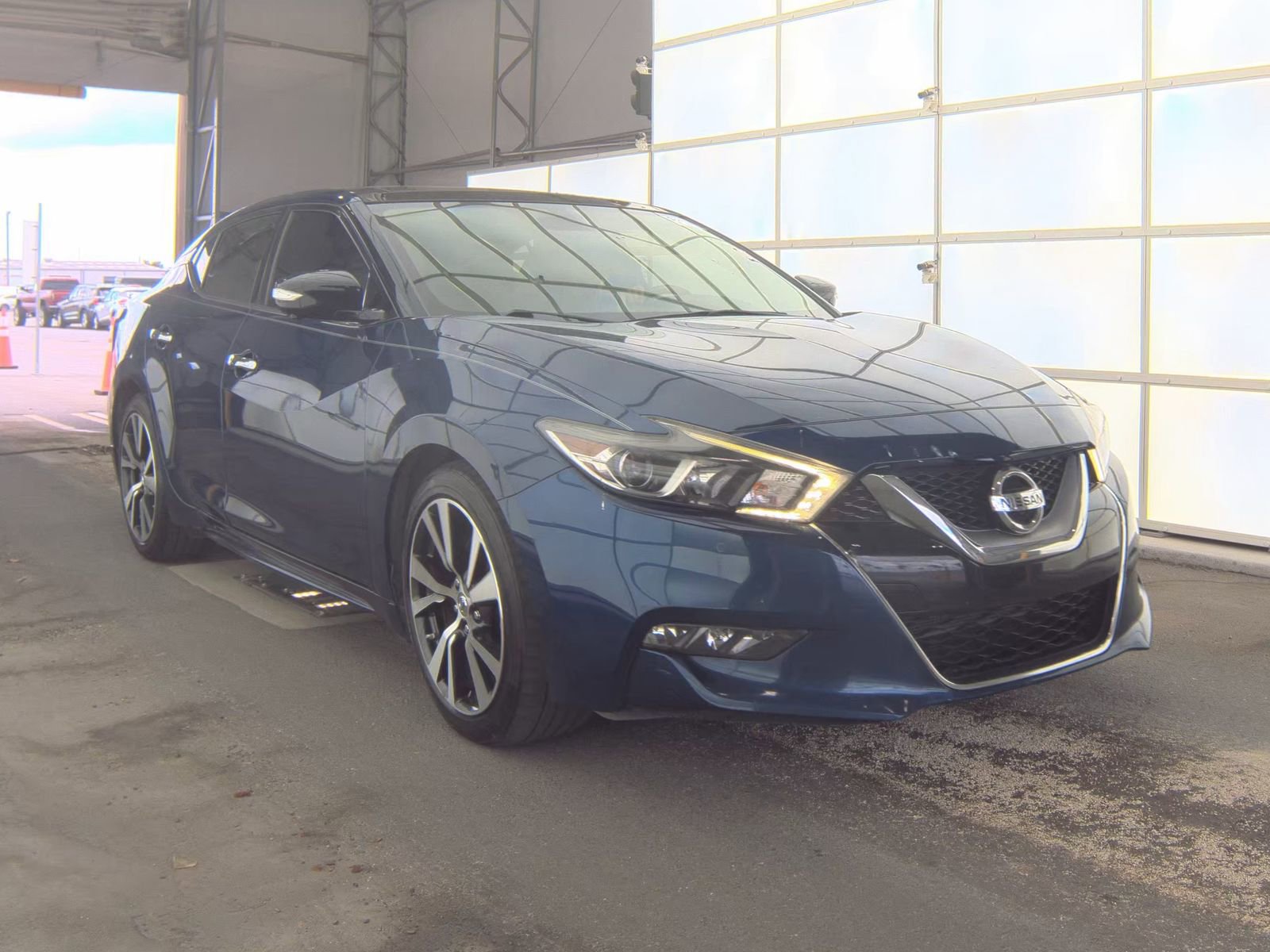 Used 2017 Nissan Maxima Platinum FWD image 2