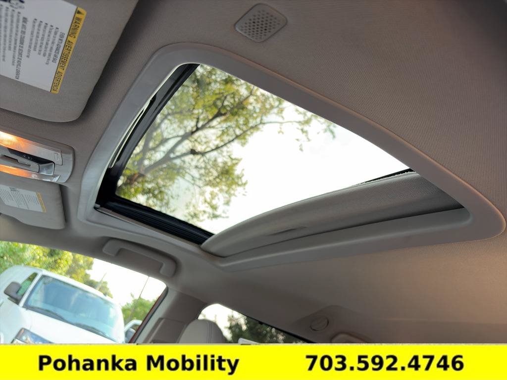 Used 2020 Toyota Sienna XLE w/ XLE Navigation Package FWD image 27