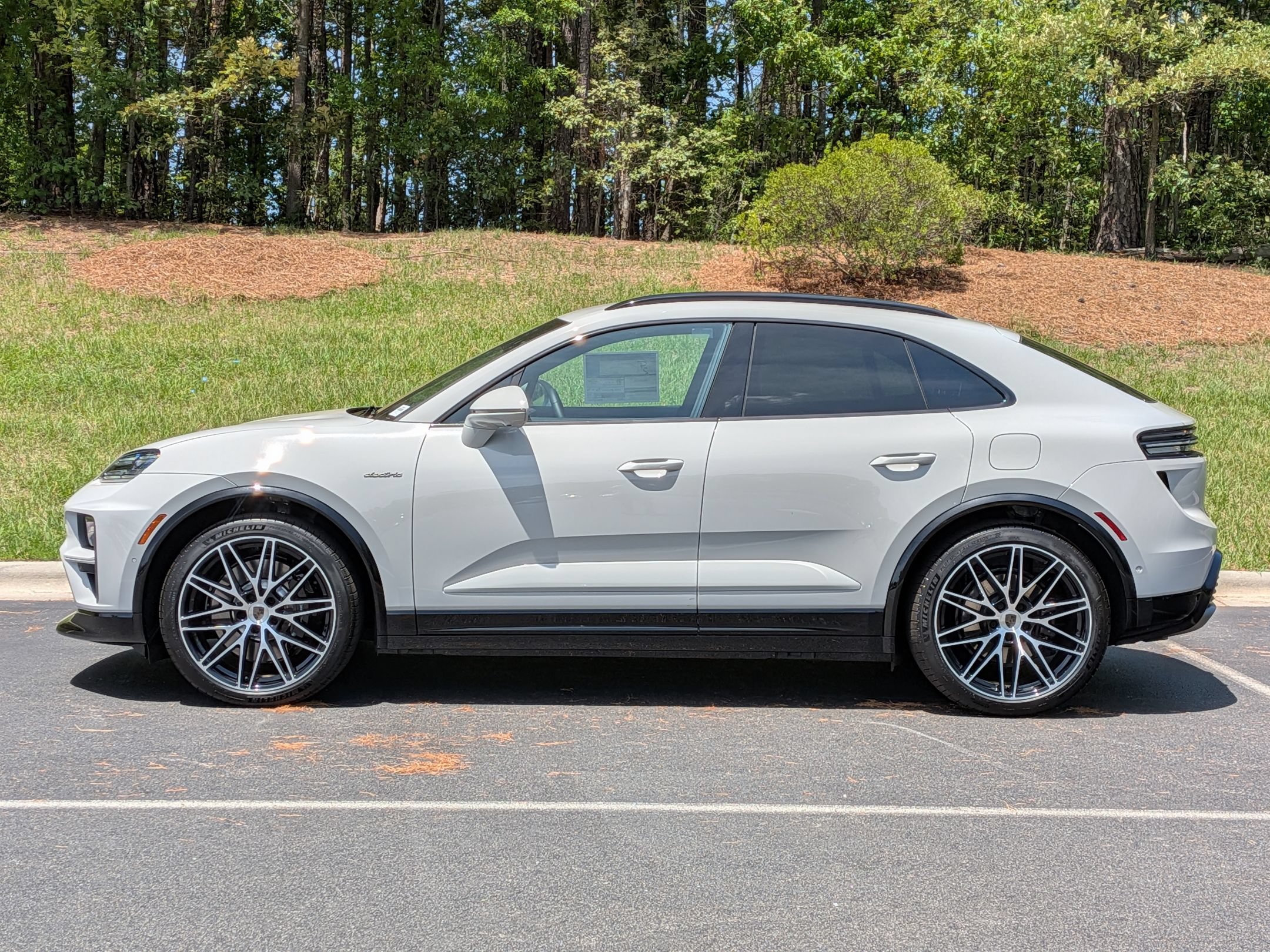 New 2026 Porsche Macan Turbo Electric AWD/4WD image 2