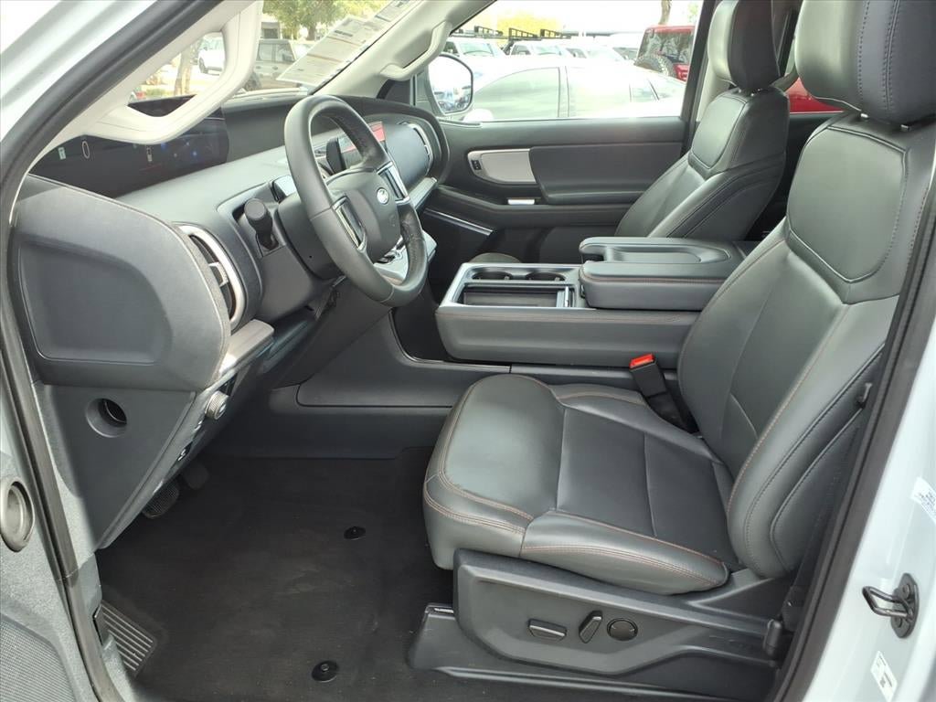 Certified 2025 Ford Expedition Active image 24