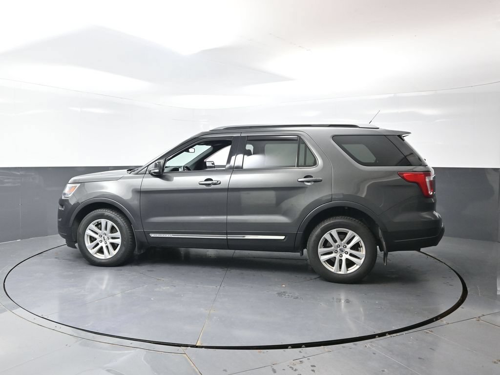Used 2018 Ford Explorer XLT w/ Equipment Group 202A AWD/4WD image 9