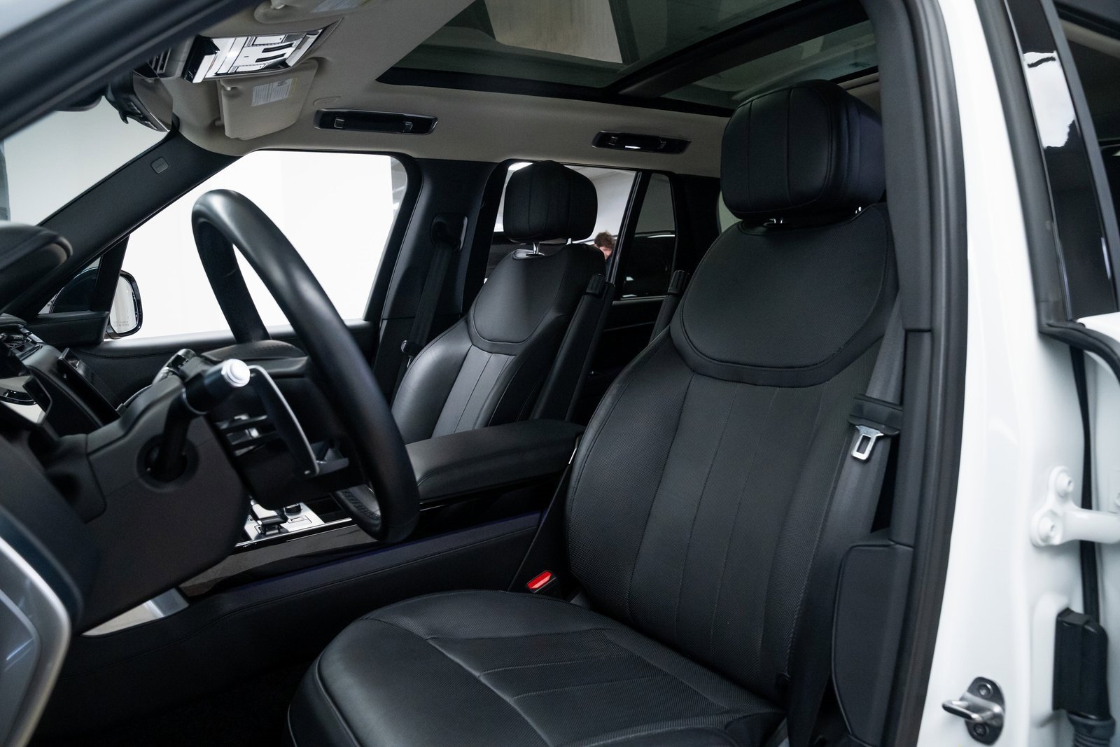 Used 2022 Land Rover Range Rover SE image 18