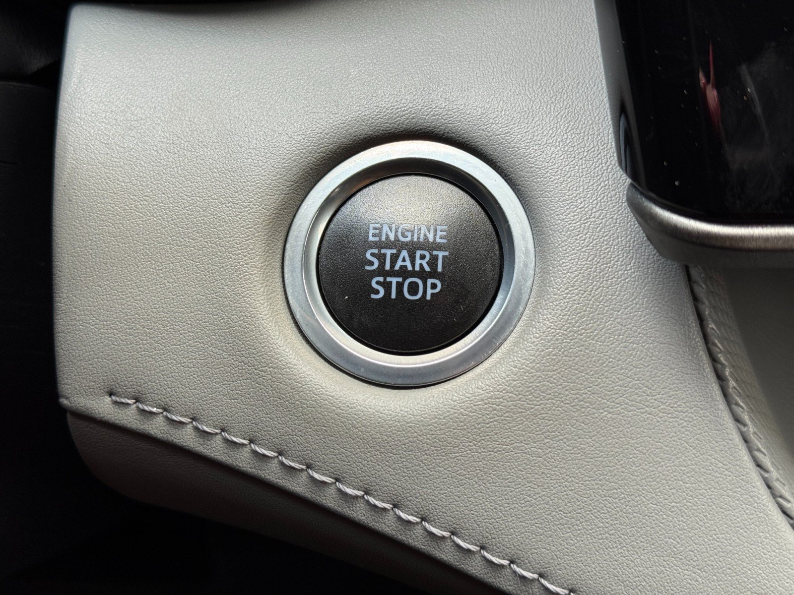 Used 2020 Toyota Highlander Limited FWD image 23