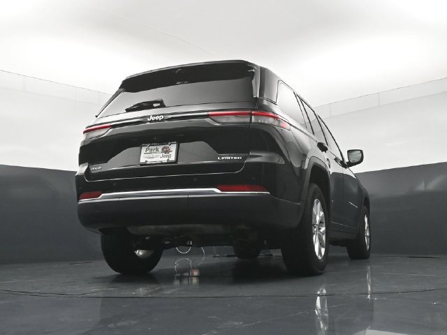 Used 2023 Jeep Grand Cherokee Limited w/ Luxury Tech Group II AWD/4WD image 23