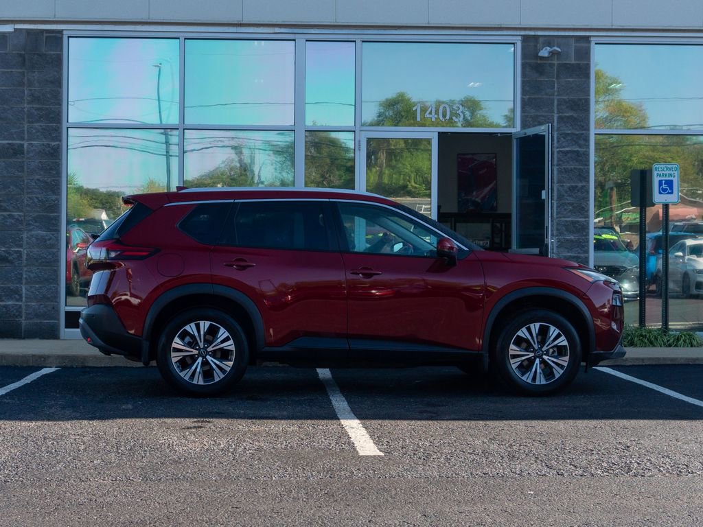 Used 2022 Nissan Rogue SV w/ SV Premium Package image 4