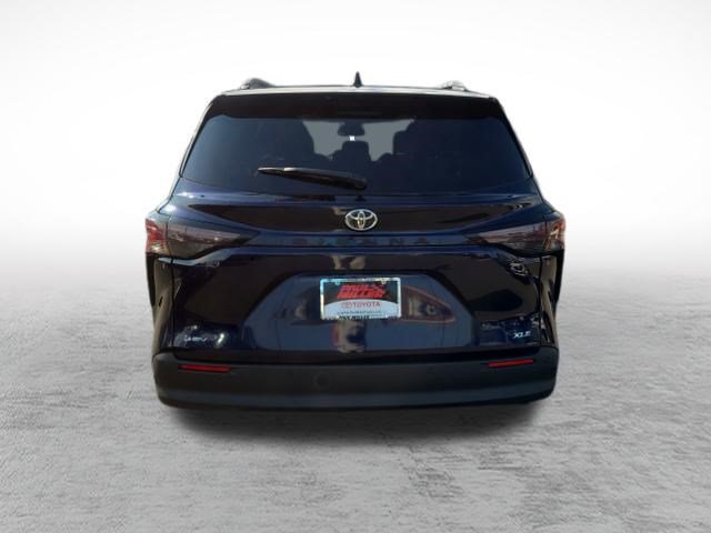 Certified 2026 Toyota Sienna XLE FWD image 6