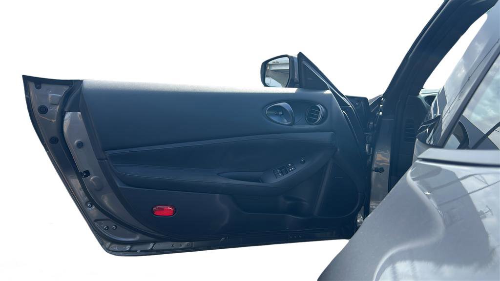 Used 2025 Nissan Z Performance w/ Floor Mat Package RWD image 9