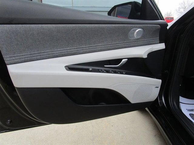 Used 2025 Hyundai Elantra Limited FWD image 10