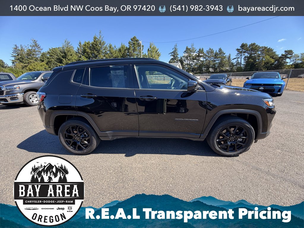 Used 2025 Jeep Compass Latitude w/ Convenience Group AWD/4WD image 4