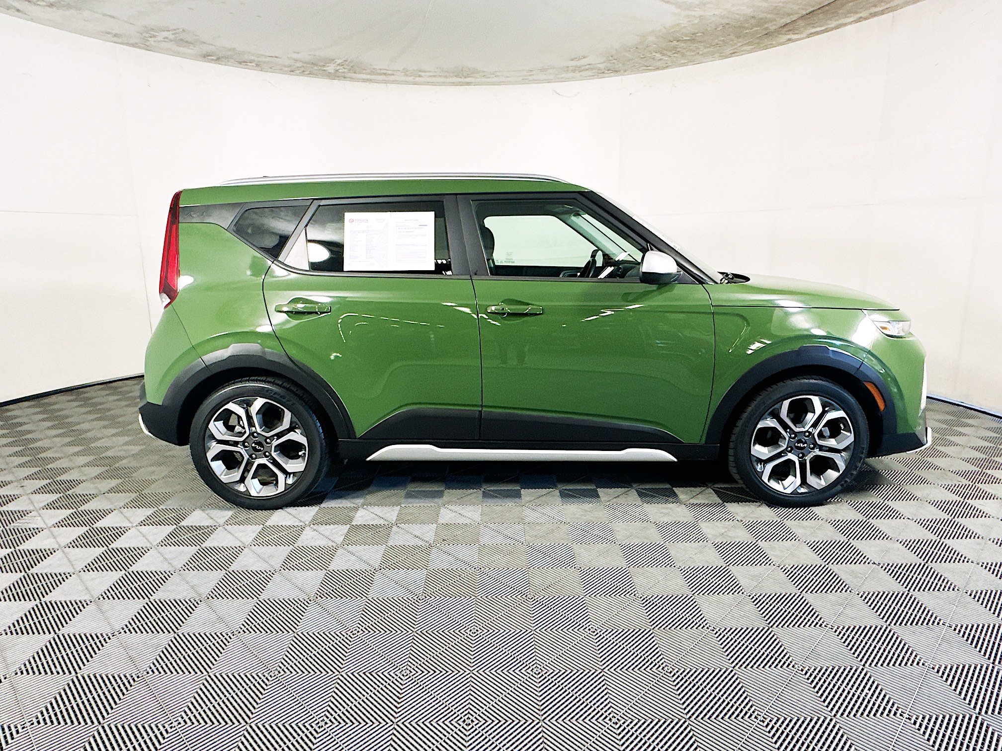 Used 2022 Kia Soul X-Line FWD image 2