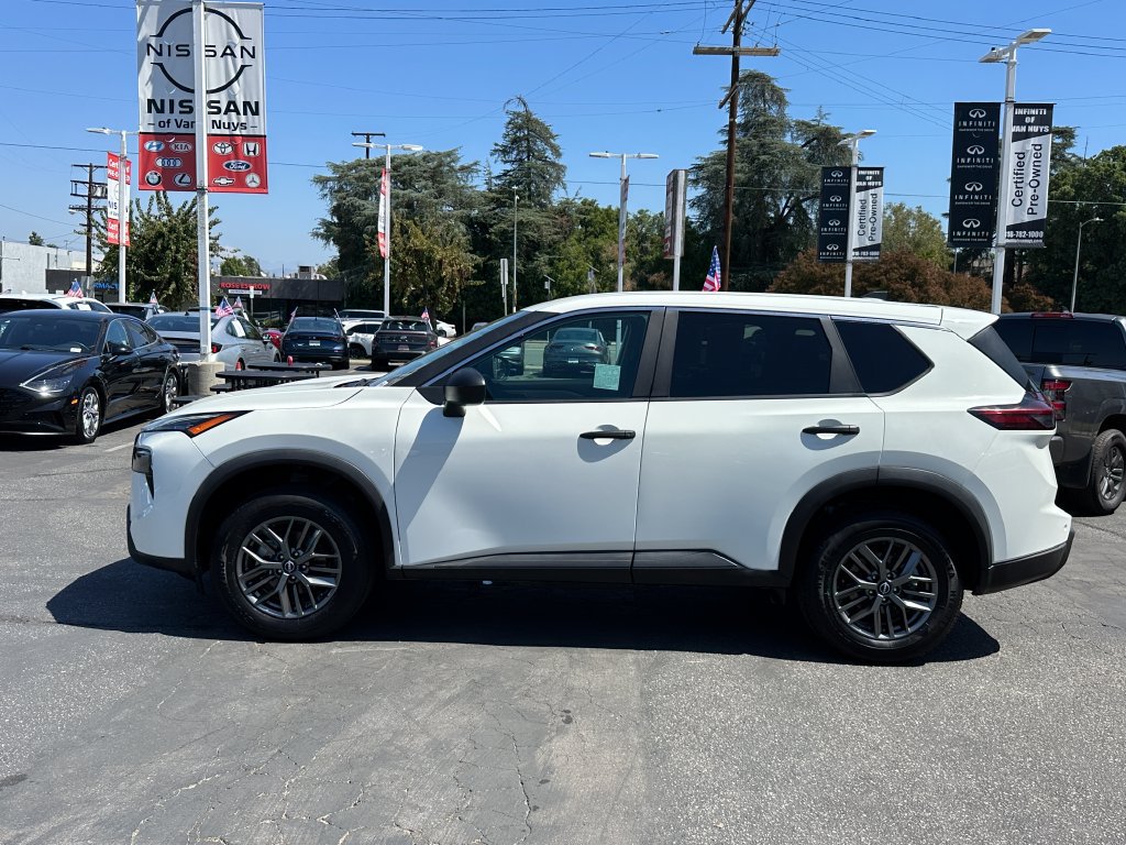 Used 2024 Nissan Rogue S FWD image 3