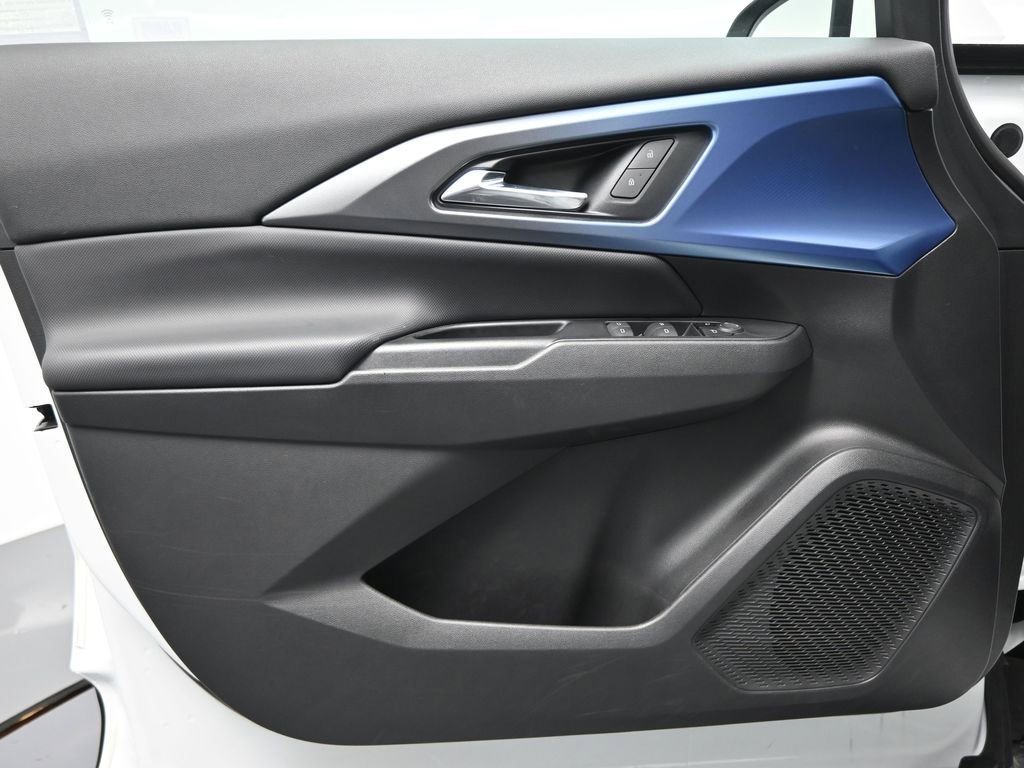 Used 2025 Chevrolet Equinox EV LT w/ Convenience Package image 26