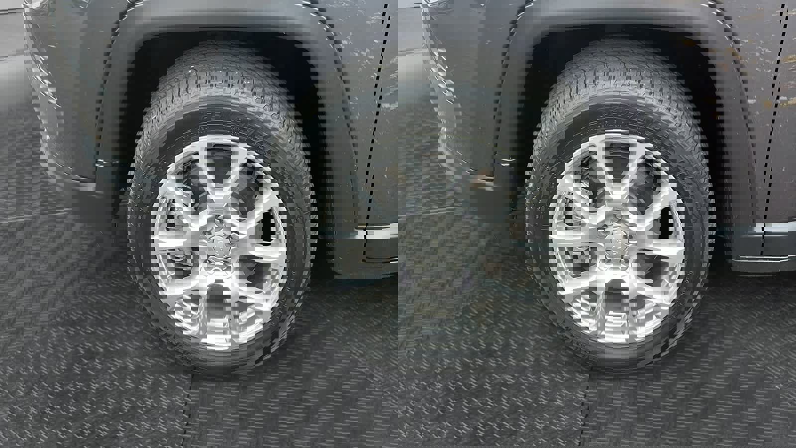 Used 2024 Jeep Compass Latitude image 9