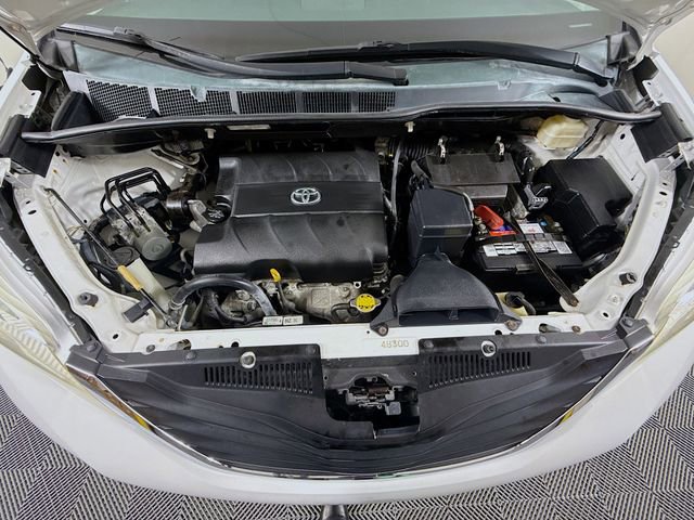 Used 2011 Toyota Sienna LE image 30