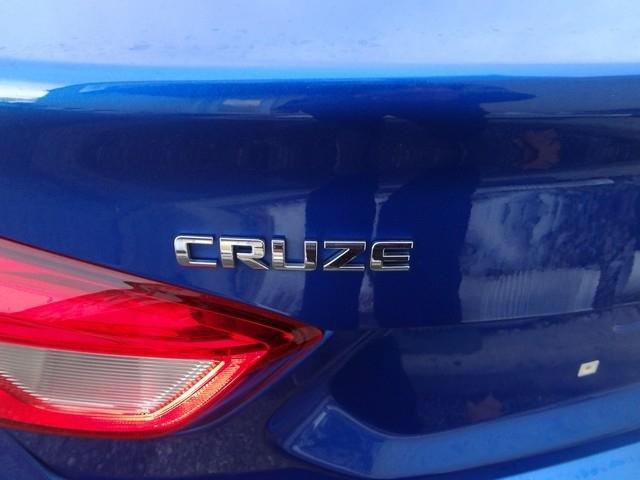 Used 2018 Chevrolet Cruze LT FWD image 9