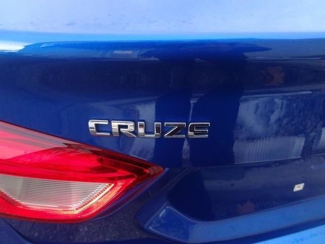 Used 2018 Chevrolet Cruze LT image 9