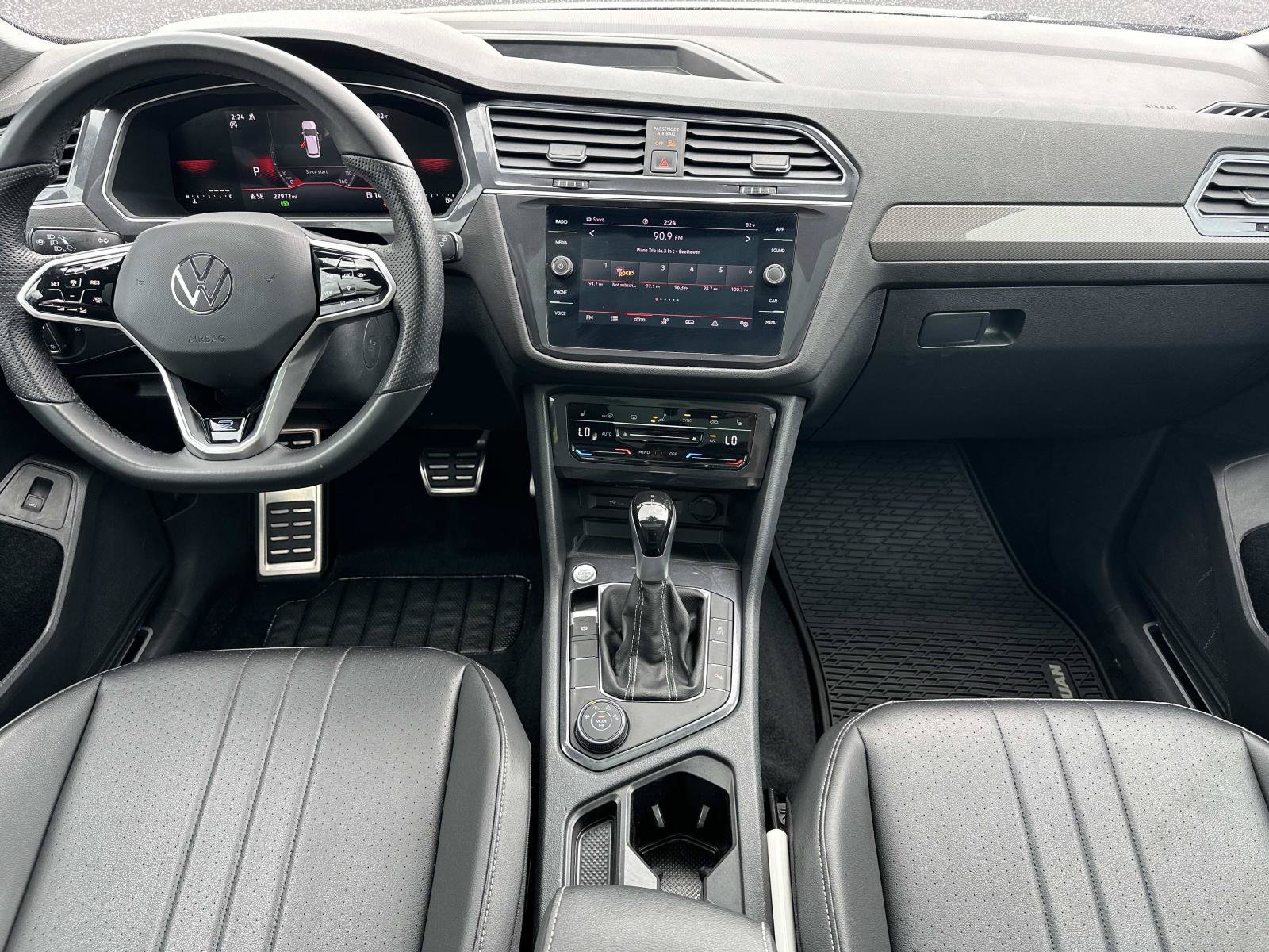 Used 2024 Volkswagen Tiguan SE R-Line AWD/4WD image 13