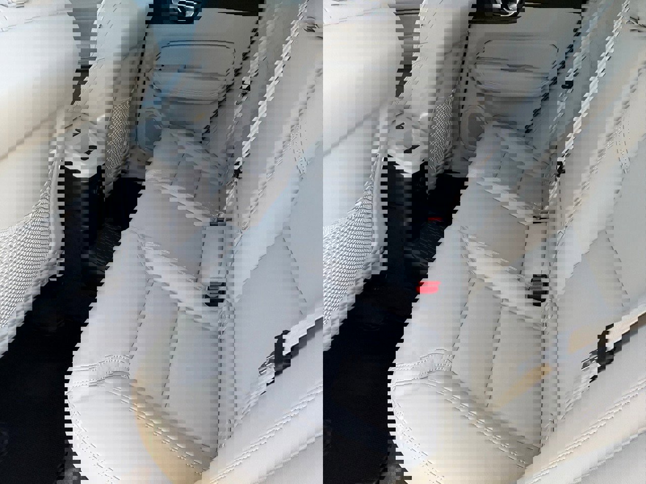 New 2026 Volvo XC60 T8 Ultra w/ Protection Package Premier image 22