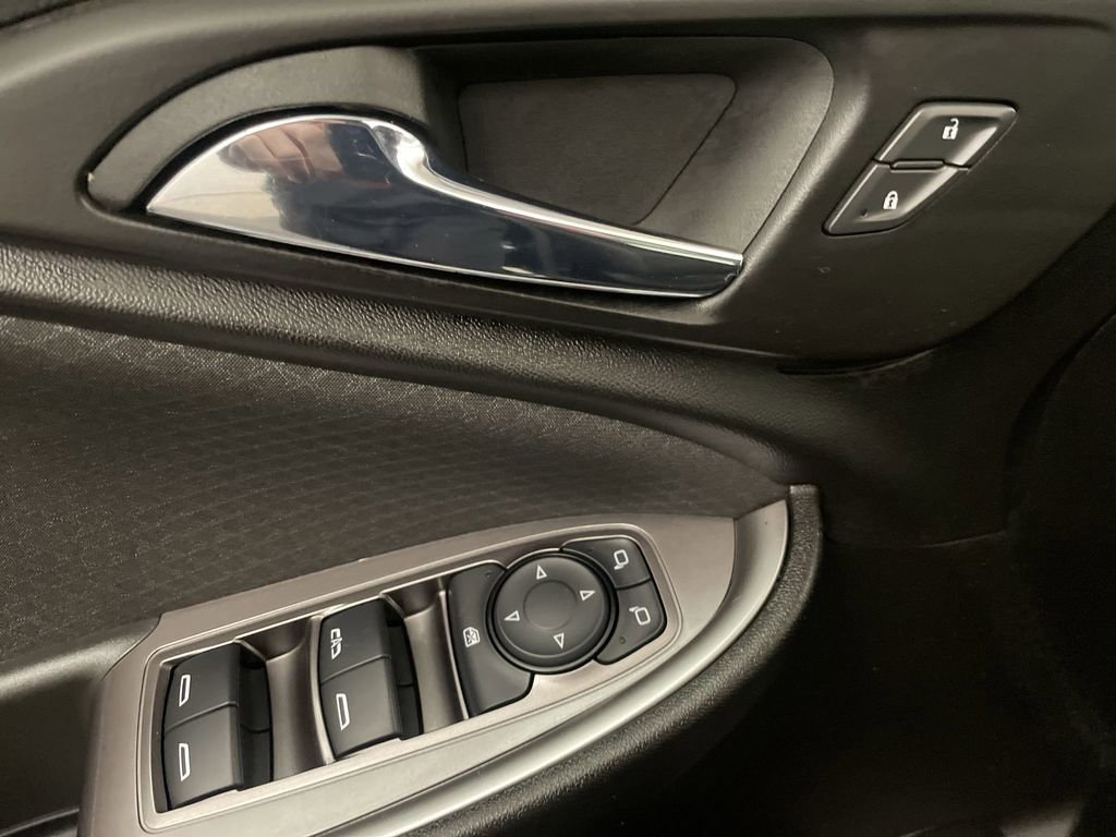 Used 2022 Chevrolet Malibu LT w/ Redline Edition FWD image 17