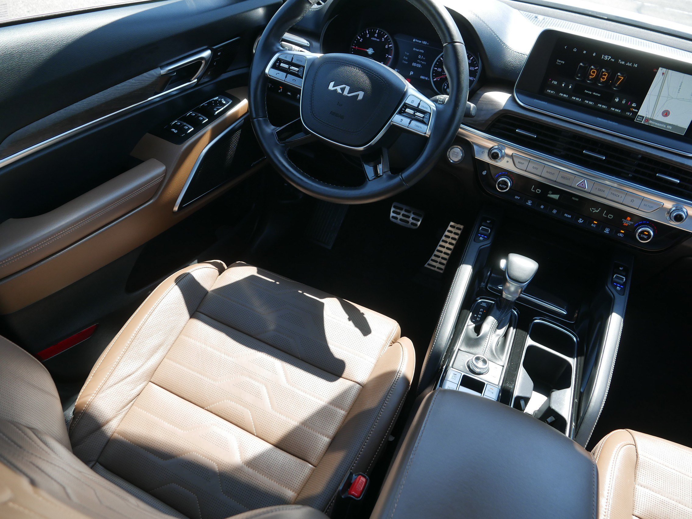 Certified 2022 Kia Telluride SX w/ SX Prestige Package AWD/4WD image 9