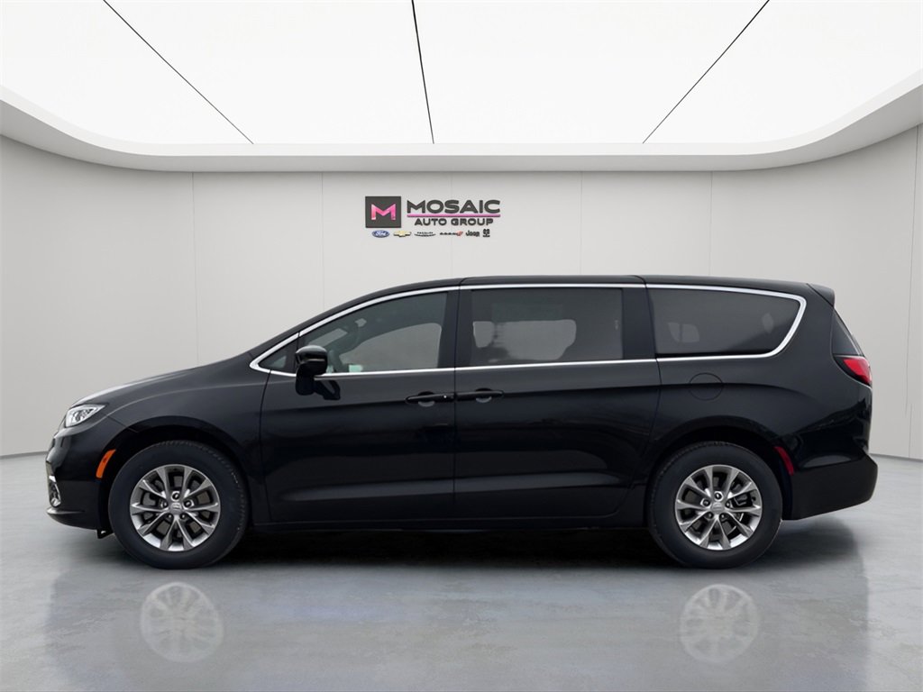 New 2026 Chrysler Pacifica Select image 5