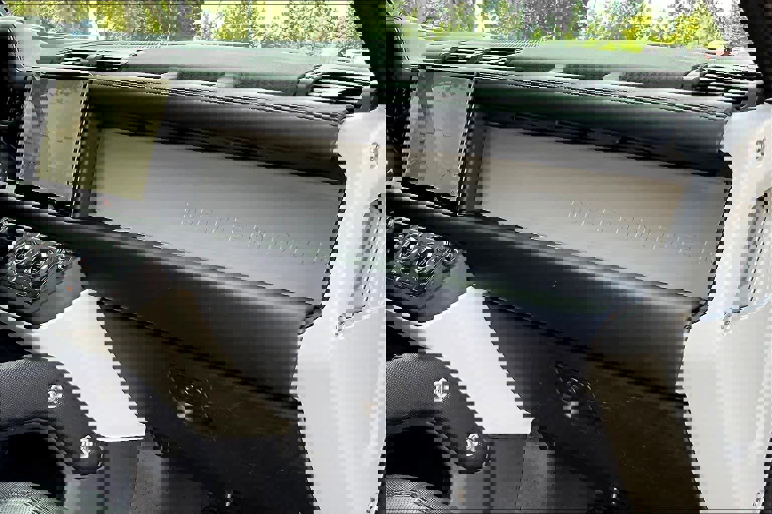 Used 2022 Land Rover Defender 110 X-Dynamic HSE image 18