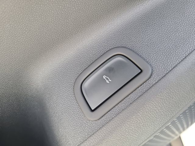 New 2026 Chevrolet Traverse LT image 17