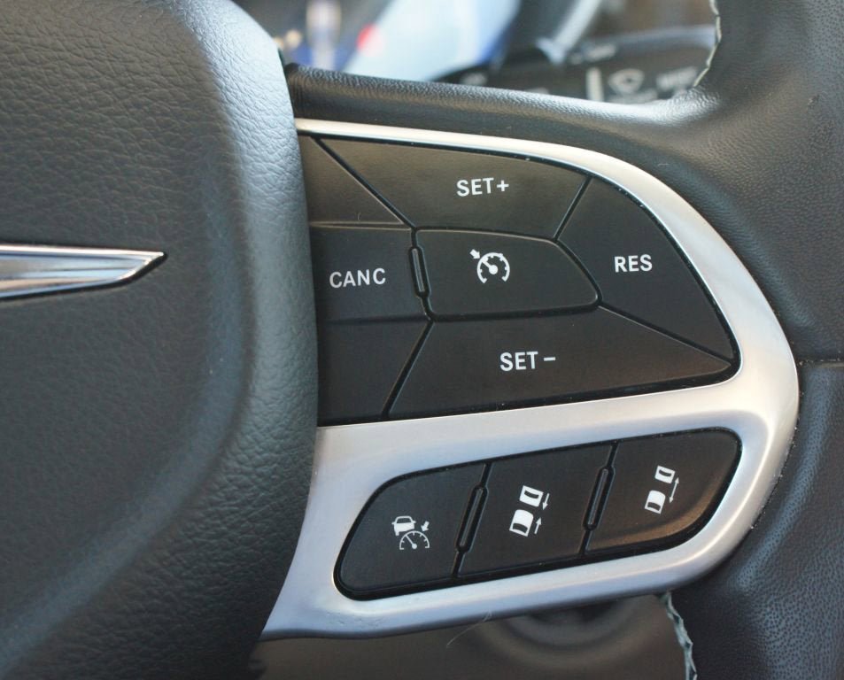 Used 2022 Chrysler Pacifica Limited image 12