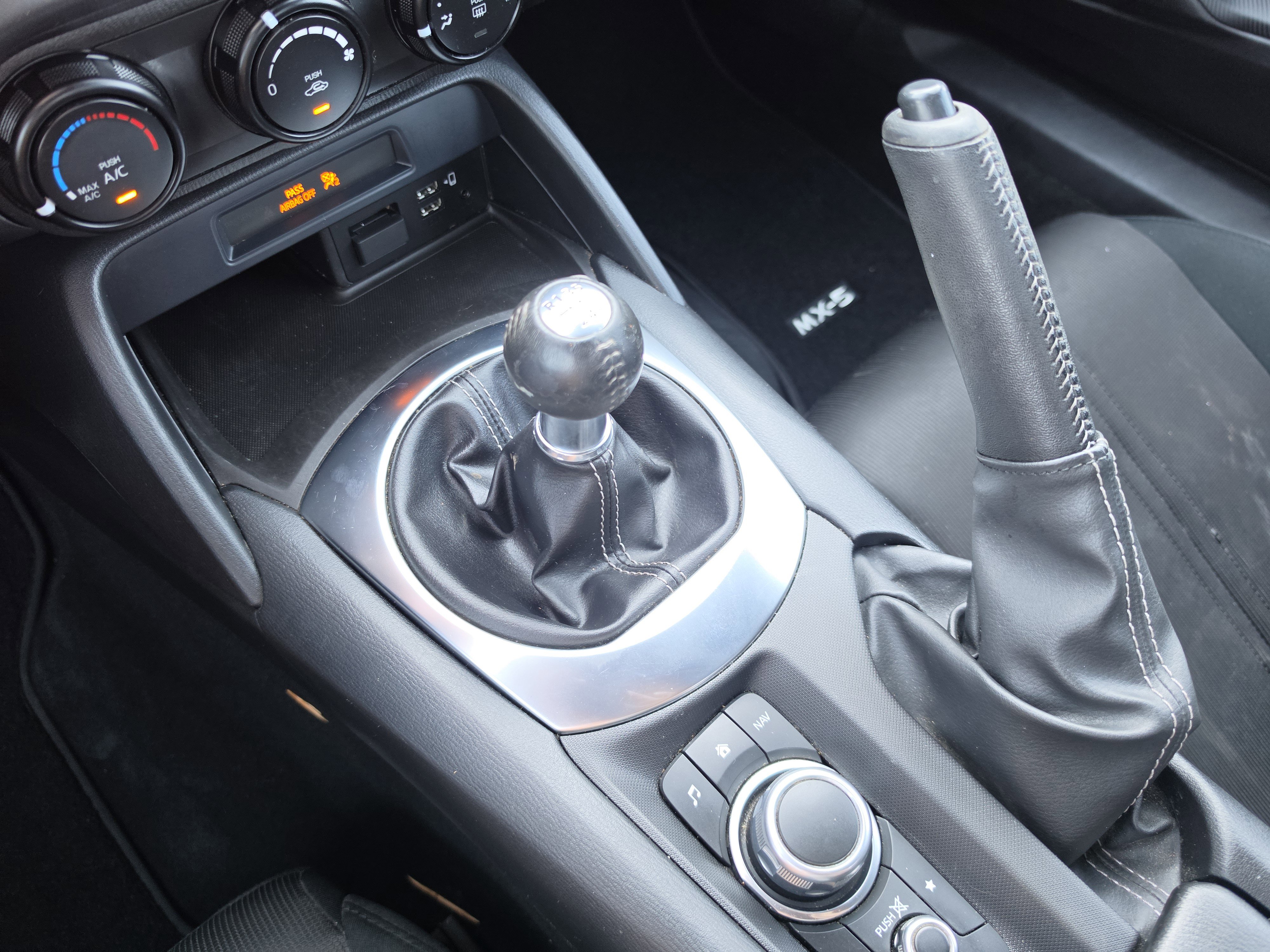 Used 2021 MAZDA MX-5 Miata Sport RWD image 20