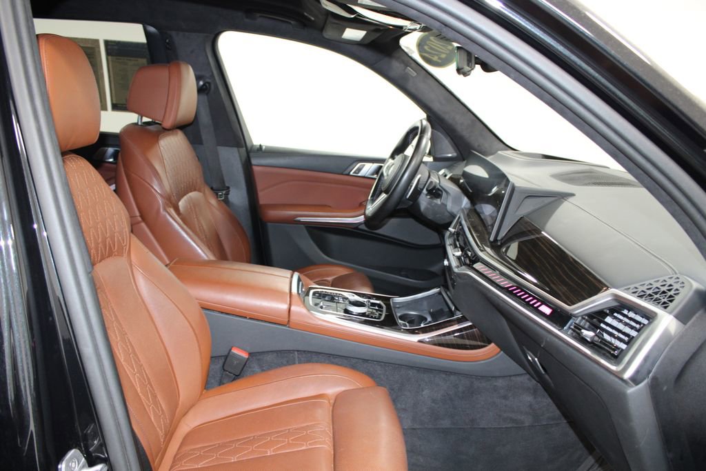 Used 2024 BMW X7 M60i w/ Executive Package image 29