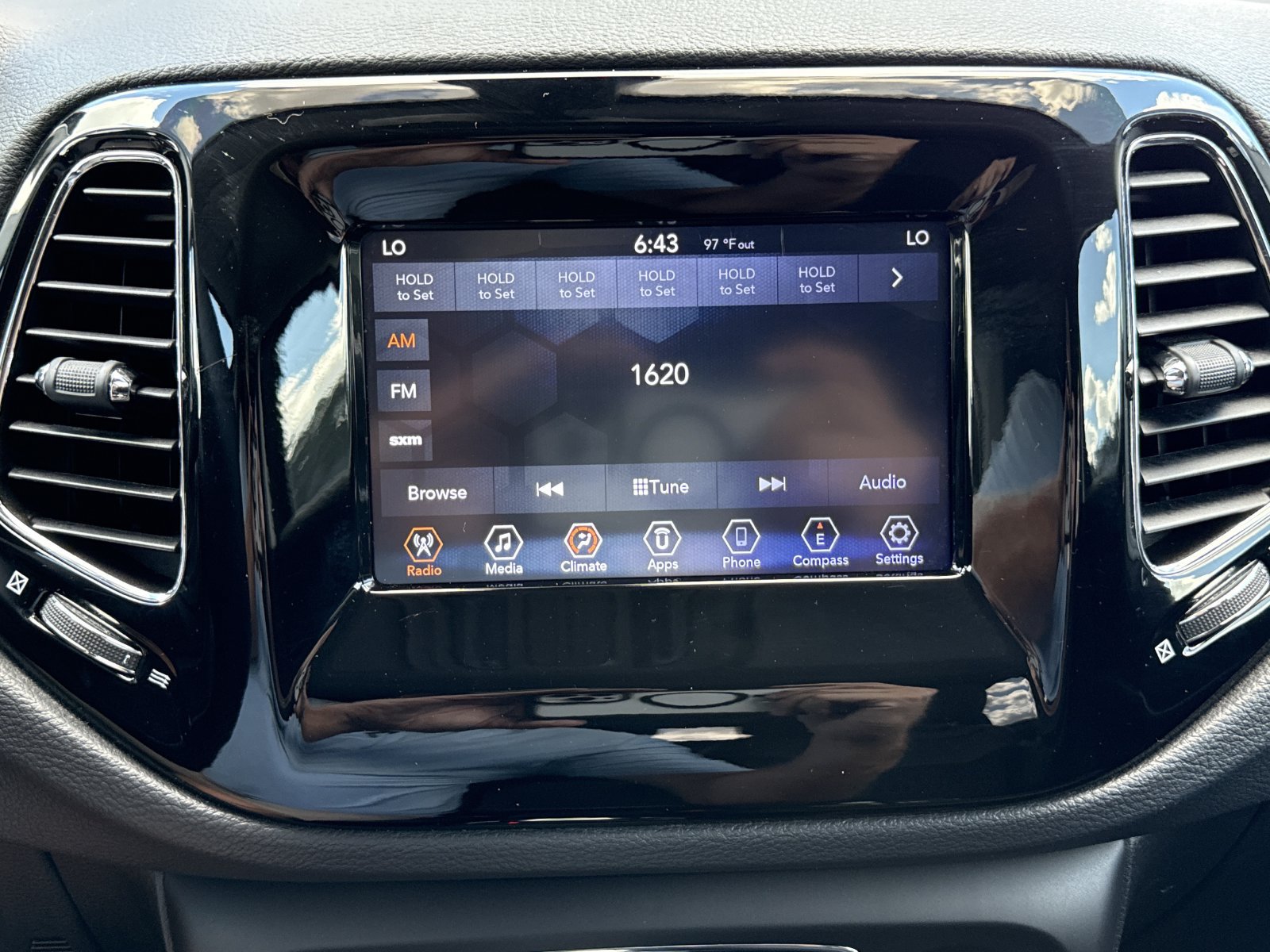 Used 2019 Jeep Compass Latitude FWD image 22