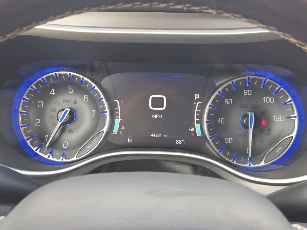 Used 2021 Chrysler Pacifica Touring-L FWD image 12