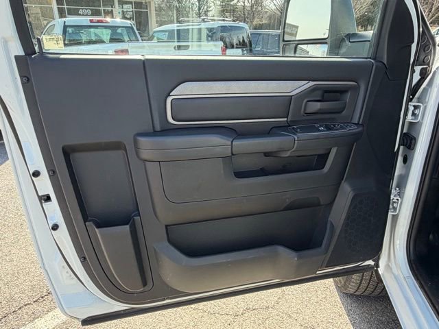 Used 2024 RAM 2500 Tradesman w/ Chrome Appearance Group AWD/4WD image 12