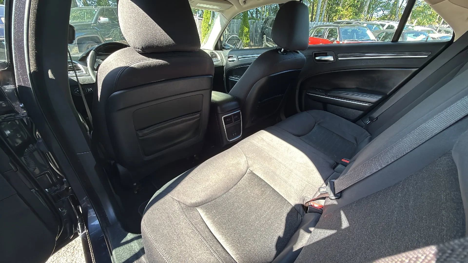 Used 2019 Chrysler 300 Touring w/ Sport Appearance Package image 18