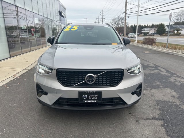 Certified 2025 Volvo XC40 B5 Plus image 7