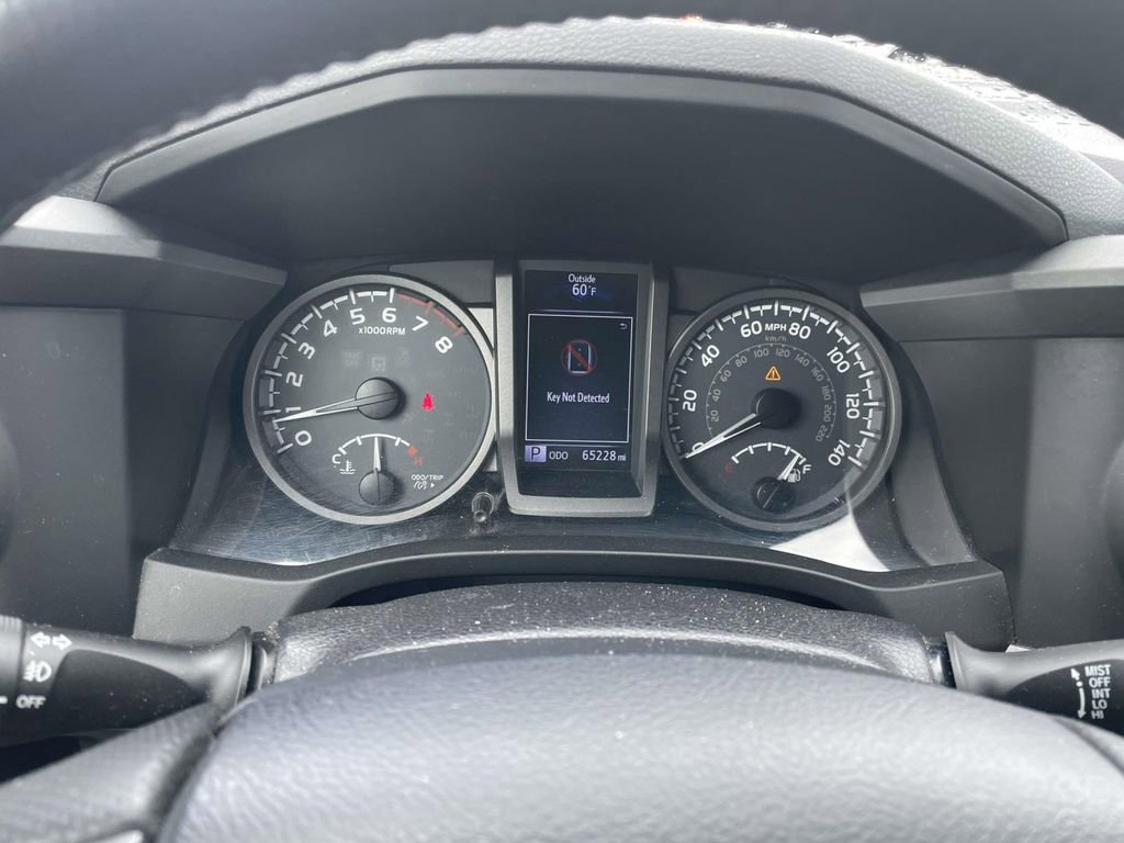 Used 2016 Toyota Tacoma TRD Sport image 37