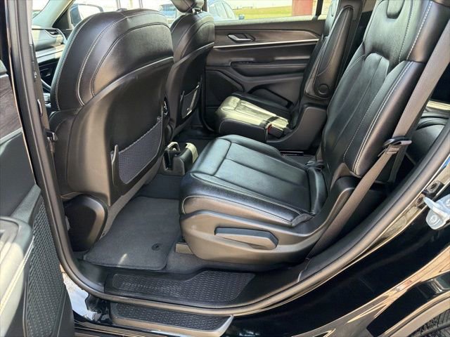 Used 2023 Jeep Grand Cherokee L Limited AWD/4WD image 12