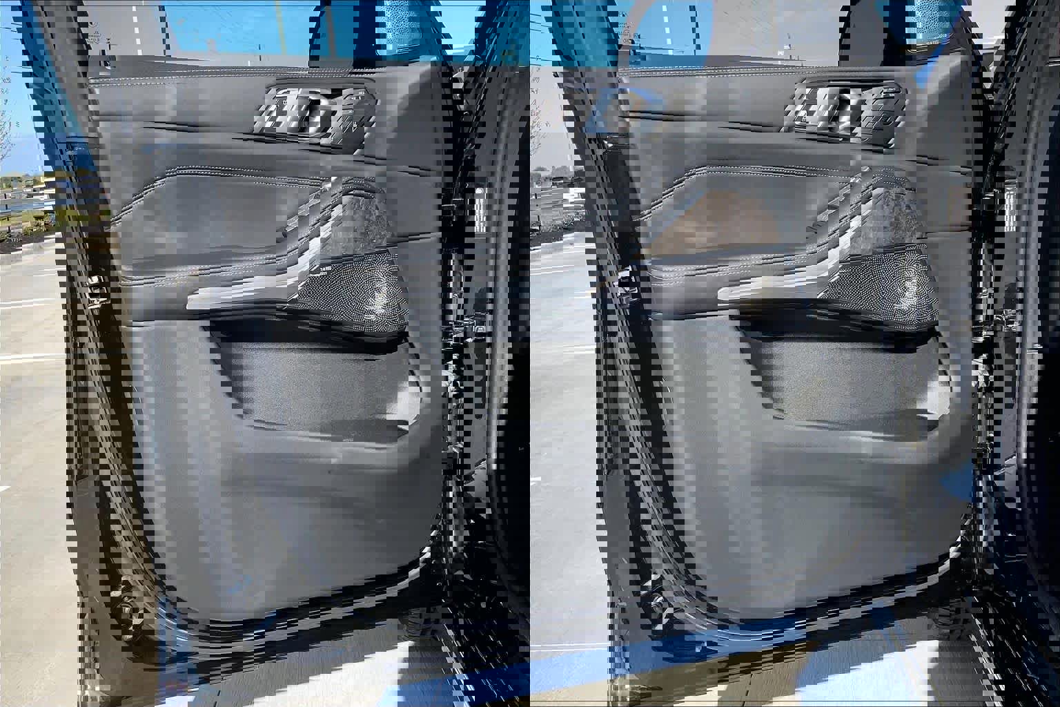 Used 2024 BMW X7 xDrive40i w/ M Sport Package image 18